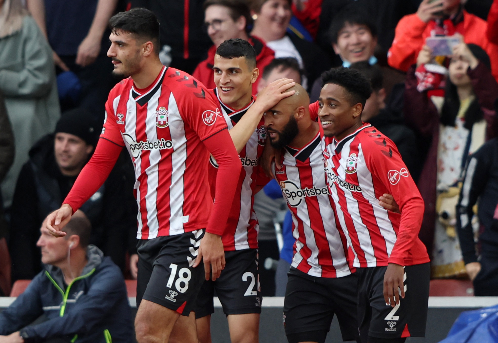 来了，曼联！主帅批准，引进1.6亿三大强援！两“废柴”闪电离队