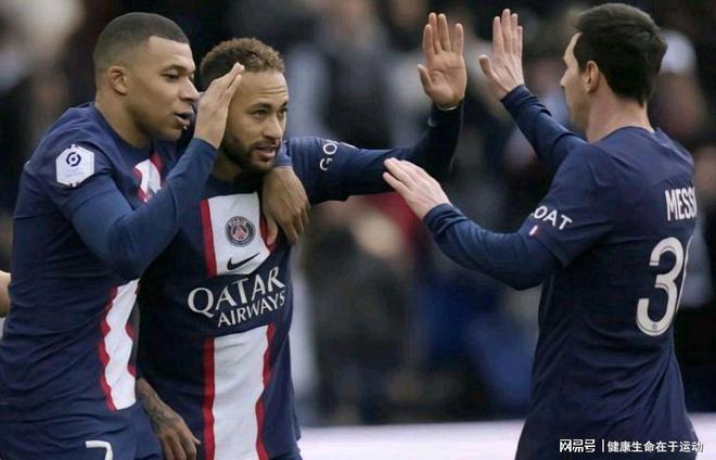 邮报：特朗普送C罗一把白宫金钥匙，该礼物专为特别宾客准备