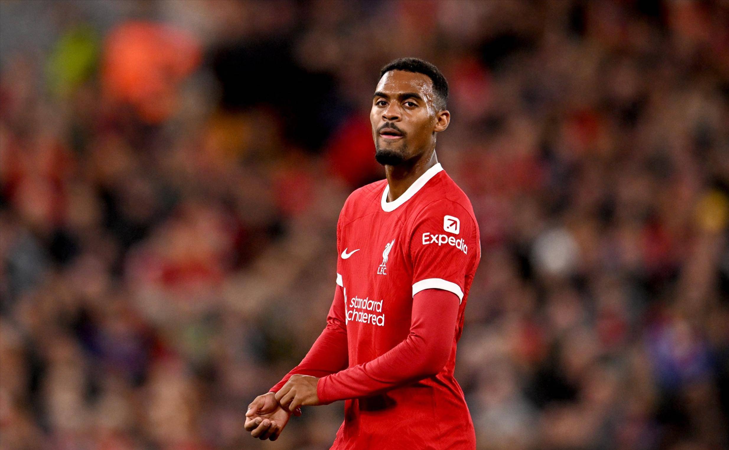 内维尔：顶级联赛中输球是正常现象，阿森纳不应因此慌乱