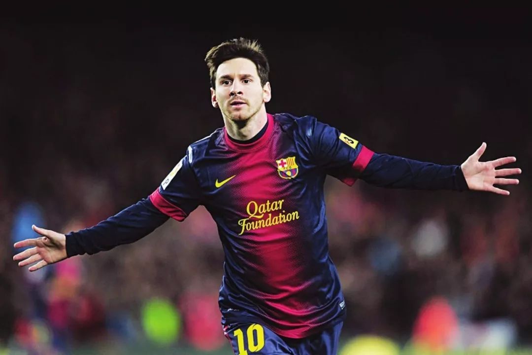 排面，泰州当地路牌上写着“苏超冠军城，泰州欢迎您”