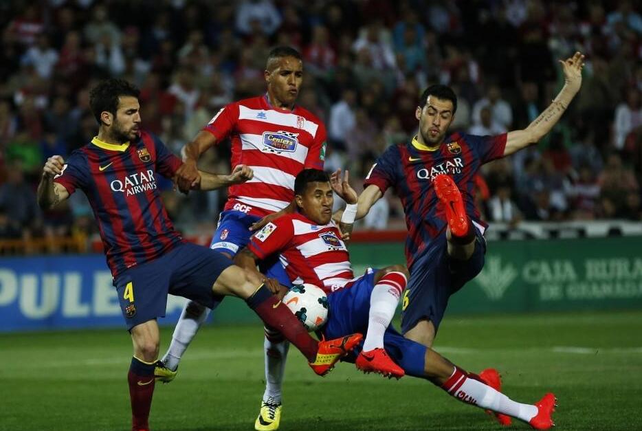 喀麦隆体育部长与足协主席埃托奥决裂，前者指责后者操纵选举