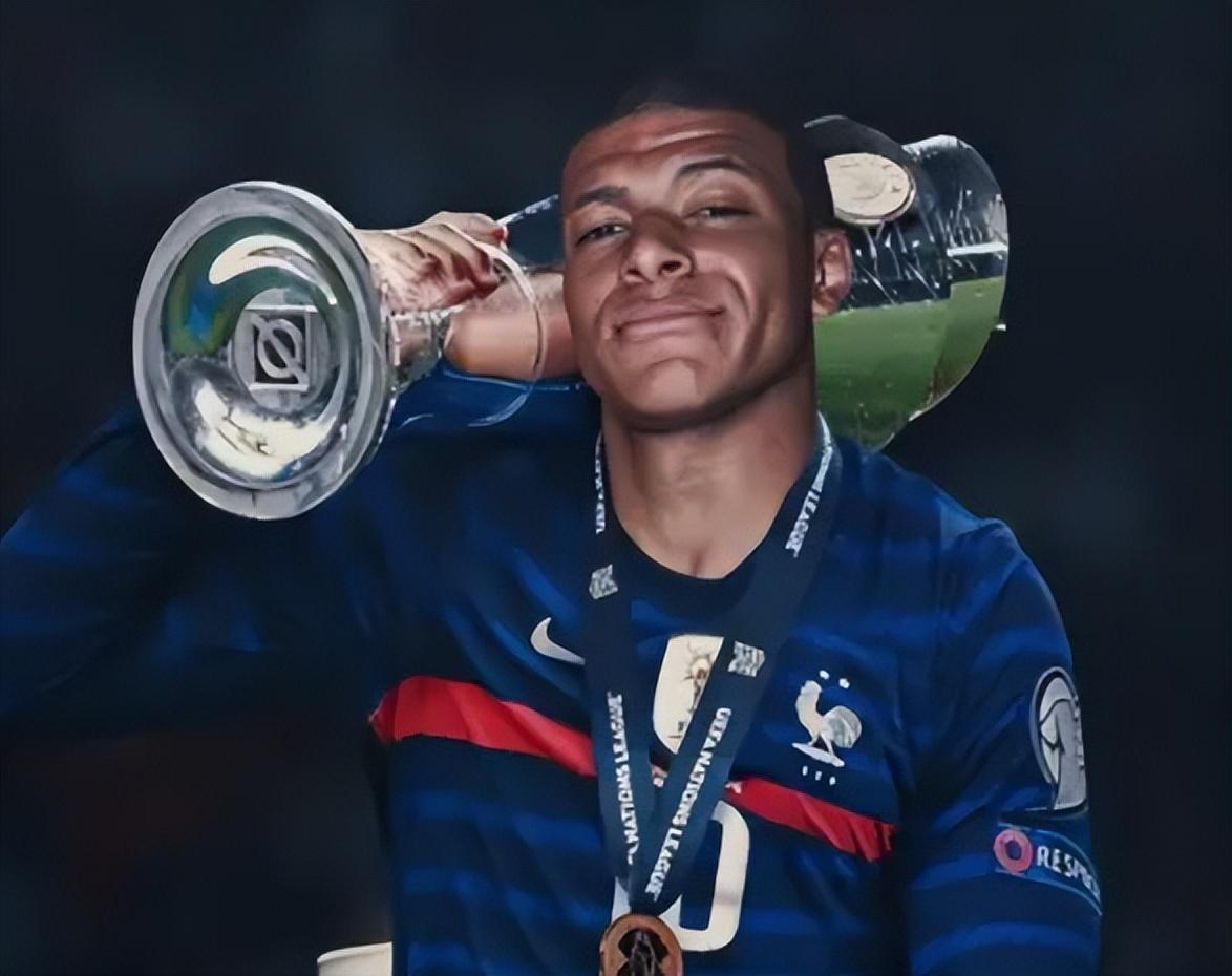 博主：阿方索·戴维斯已回归拜仁合练，有望入选本轮欧冠名单