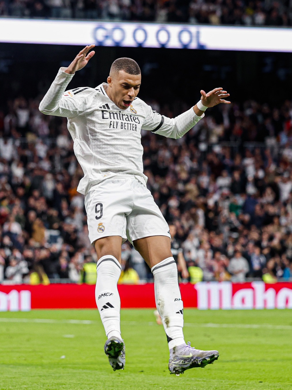 蛇精灵大战红魔鬼！意甲官方发布米兰德比预热海报