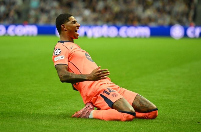 篮球火箭球队训练营气氛积极