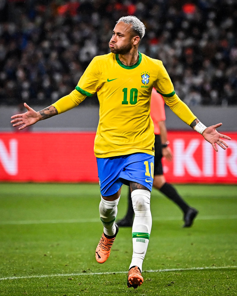 弗法纳：埃斯特旺还很年轻，但他非常出色，天赋惊人